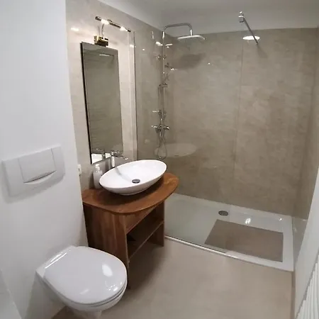Modern Apartment, Full Kitchen, For 6 Apartment