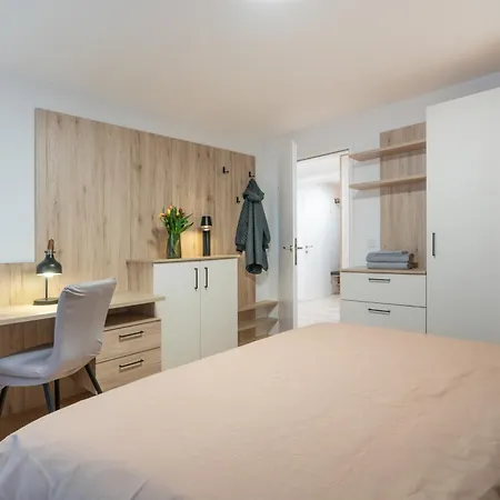 Modern Apartment, Full Kitchen, For 6 Appartement